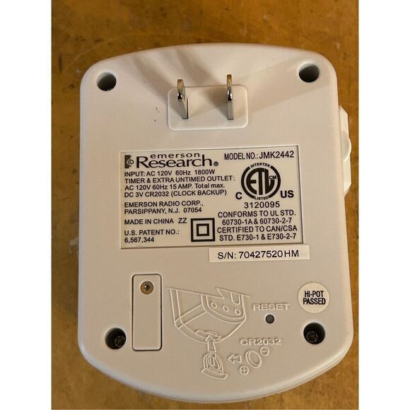 Emerson Research (JMK2442) SmartSet Digital Lamp Control Security Timer & Outlet - Picture 4 of 8